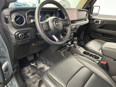 Used 2025 Jeep Gladiator Sport AWD/4WD image 15