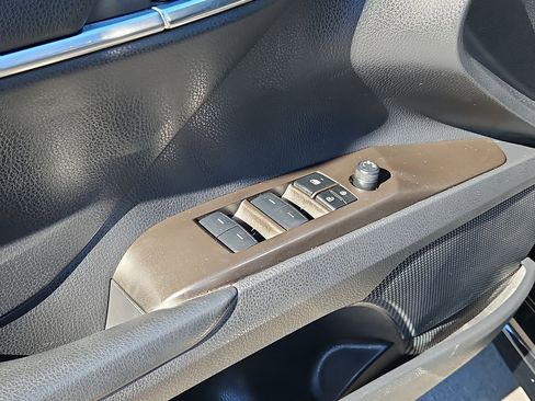 Used 2023 Toyota Camry SE image 16