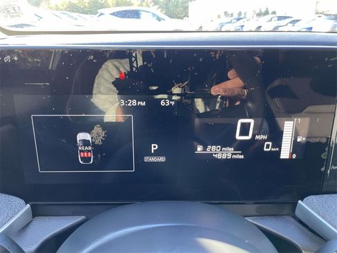 Certified 2025 Nissan Kicks SV image 21