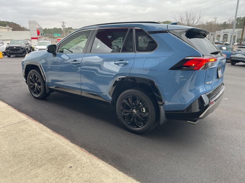 Used 2023 Toyota RAV4 SE image 12