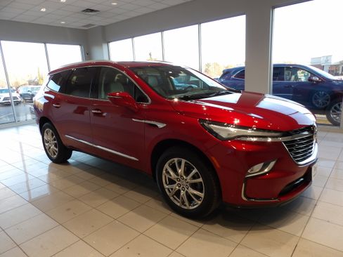 Used 2023 Buick Enclave Essence w/ Experience Buick Package image 3