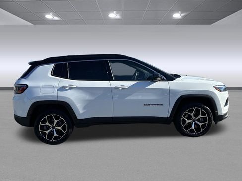 Used 2025 Jeep Compass Limited AWD/4WD image 2