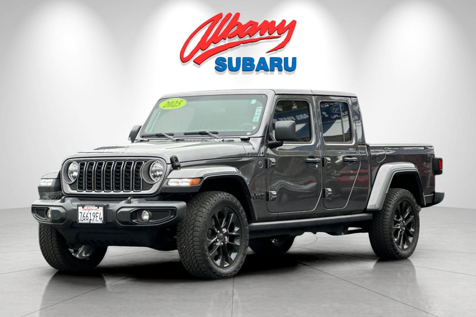 Used 2025 Jeep Gladiator Sport AWD/4WD image 9