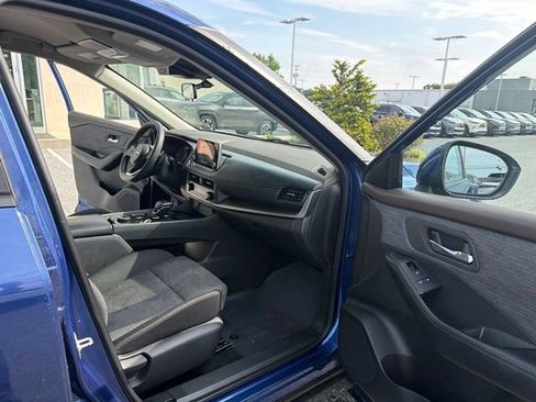 Used 2023 Nissan Rogue SV AWD/4WD image 16