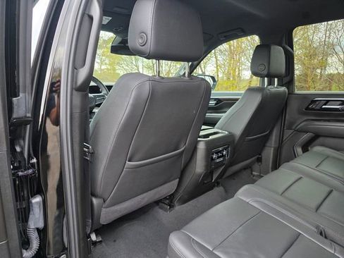 Used 2025 Chevrolet Suburban Z71 AWD/4WD image 20