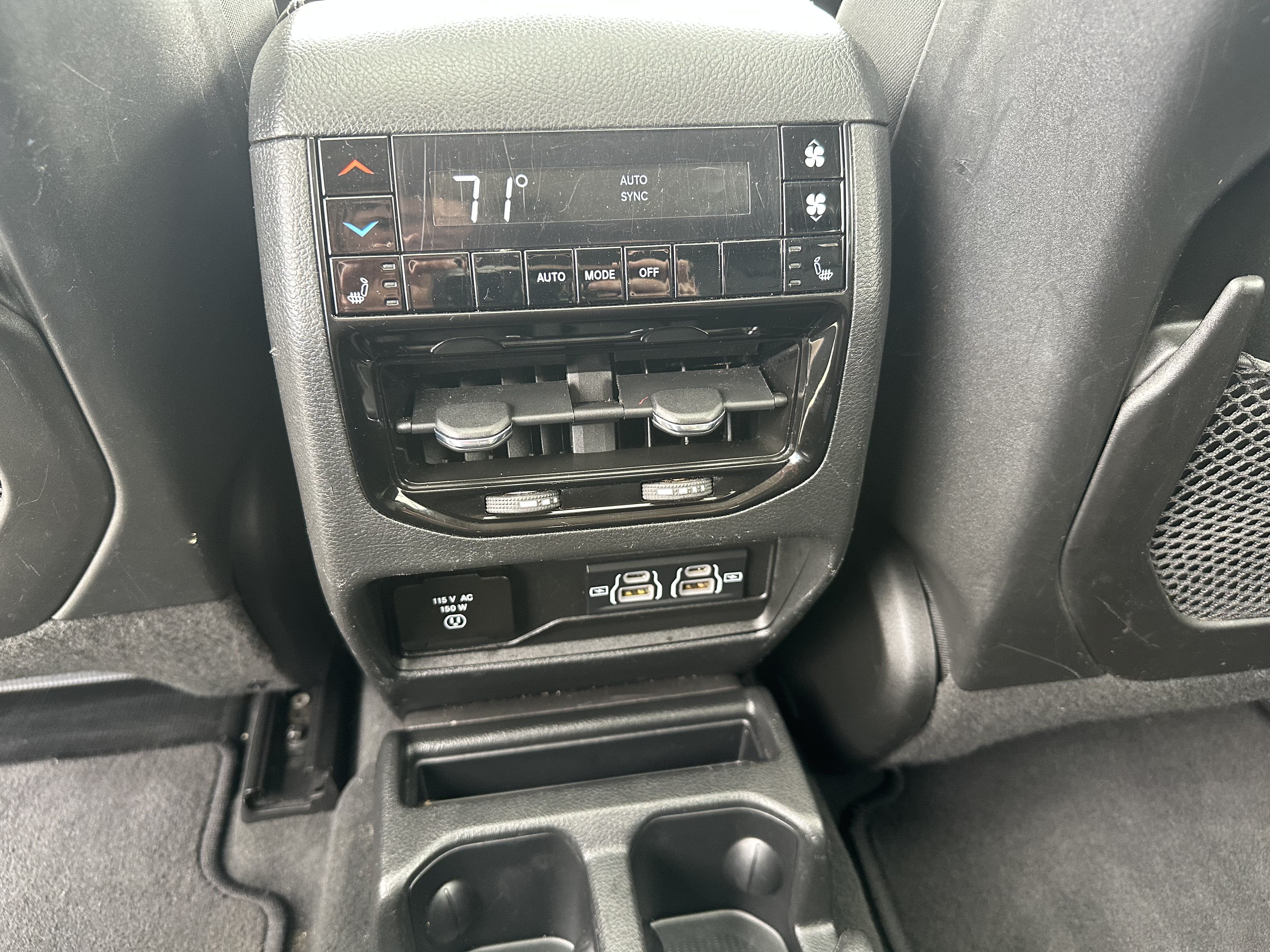 Used 2023 Jeep Grand Cherokee L Limited AWD/4WD image 25
