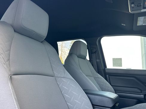Used 2025 Toyota Tacoma SR5 AWD/4WD image 16