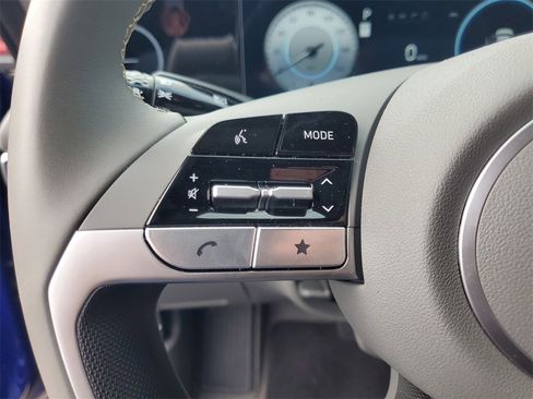 Used 2025 Hyundai Elantra SEL image 21