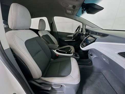 Used 2020 Chevrolet Bolt LT FWD image 30
