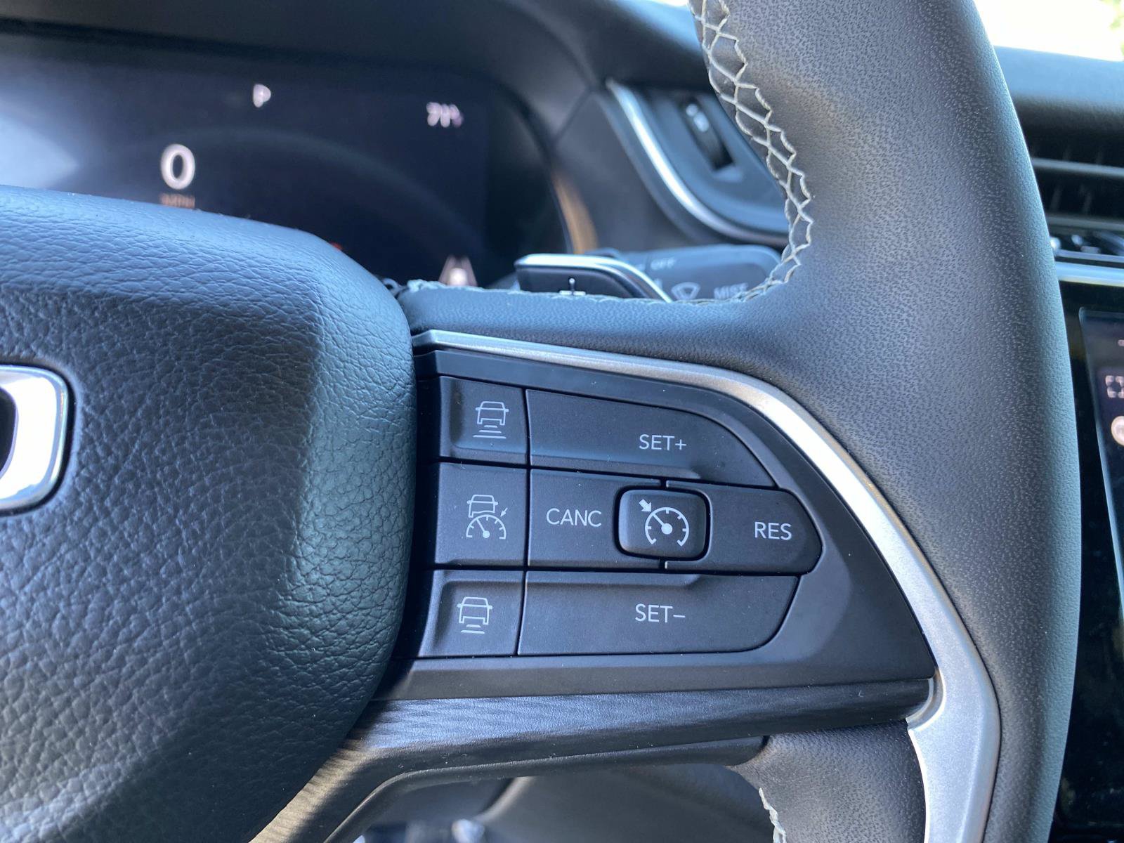 Used 2023 Jeep Grand Cherokee L Laredo AWD/4WD image 19