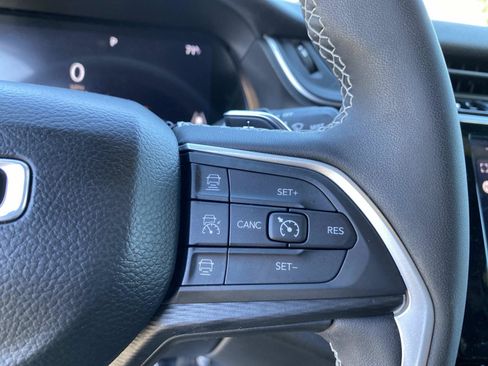 Used 2023 Jeep Grand Cherokee L Laredo AWD/4WD image 19