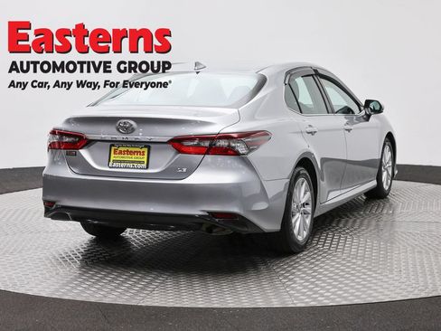 Used 2021 Toyota Camry LE FWD image 5