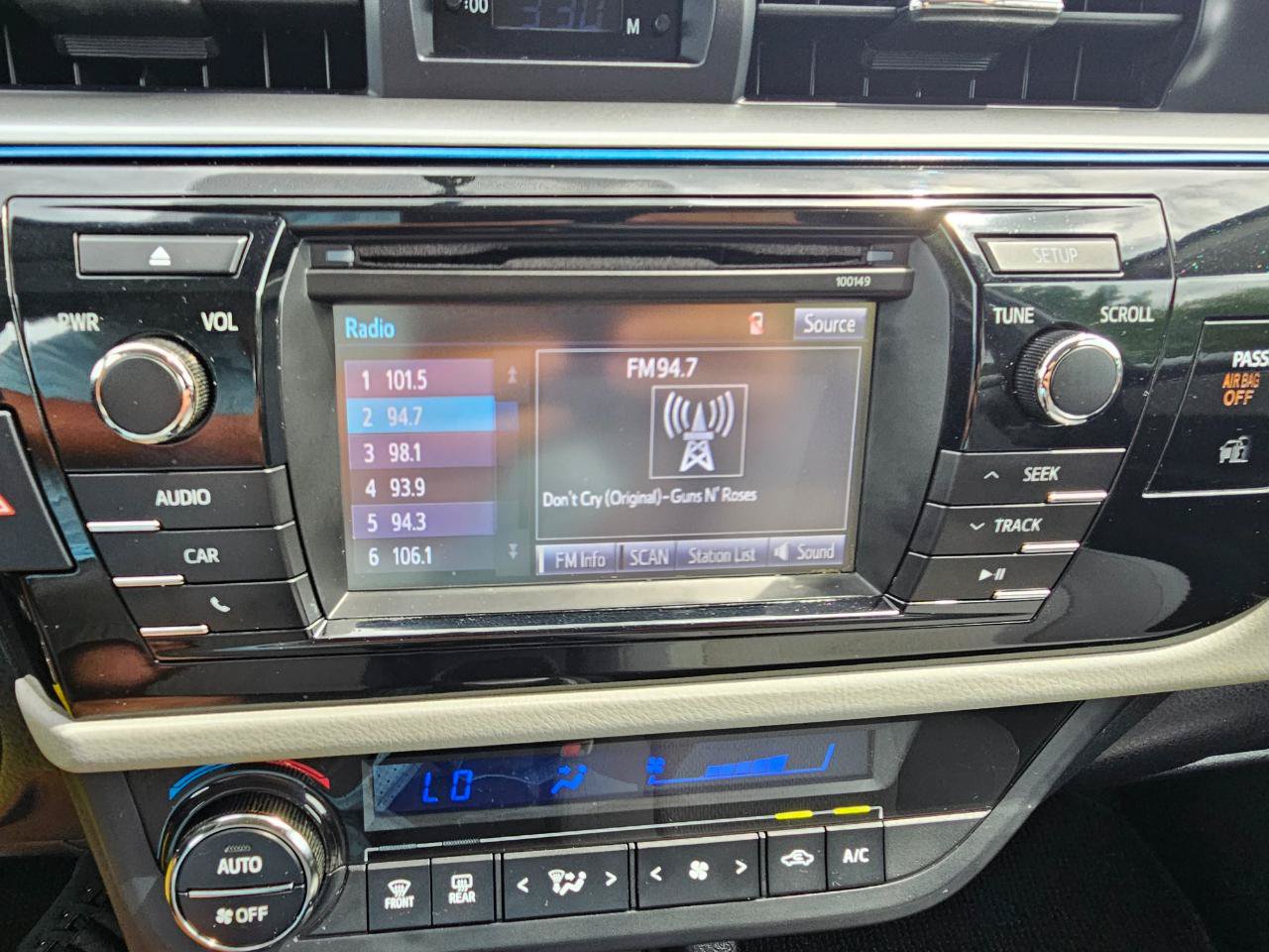 Used 2015 Toyota Corolla LE FWD image 41