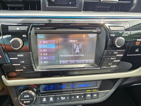 Used 2015 Toyota Corolla LE FWD image 41