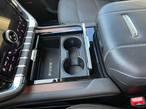 Used 2025 GMC Yukon Denali image 31