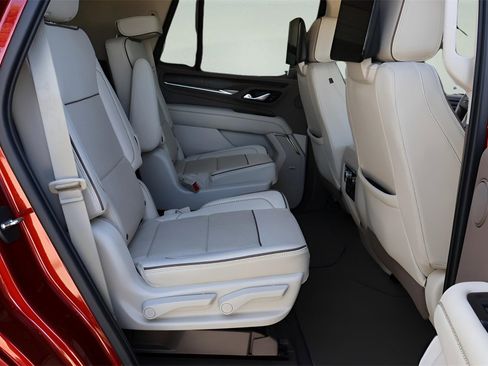 Used 2021 GMC Yukon Denali w/ Denali Ultimate Package image 16