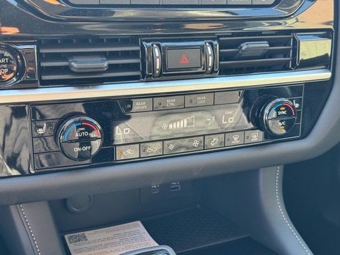 New 2025 Nissan Pathfinder SV image 18