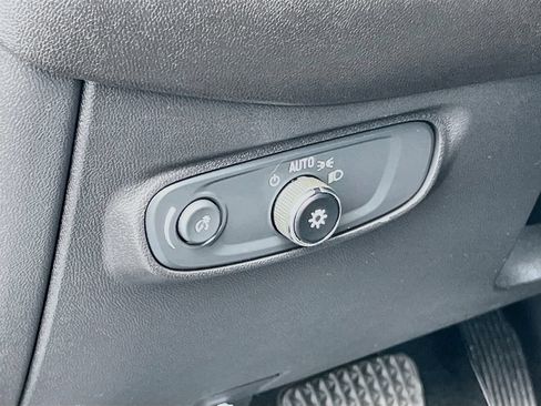 Used 2024 Chevrolet Equinox LT FWD image 10