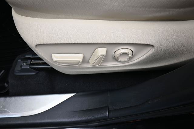Used 2024 Toyota Highlander Platinum FWD image 8