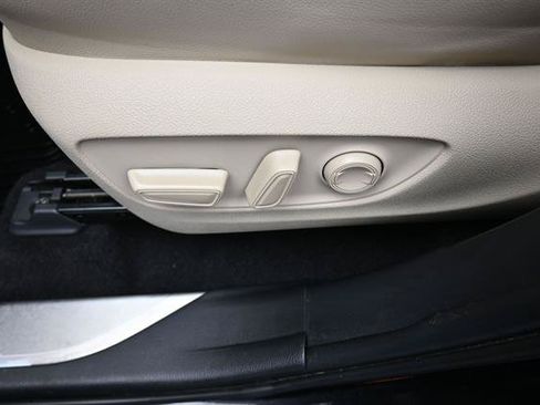 Certified 2024 Toyota Highlander Platinum FWD image 8