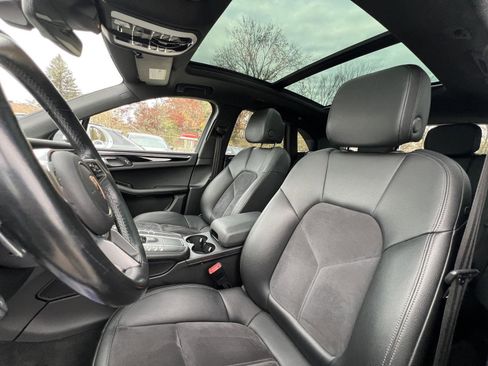 Used 2021 Porsche Macan w/ Premium Package image 13