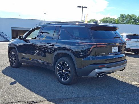 Used 2025 Chevrolet Traverse LT w/ Sun and Wheel Package FWD image 5