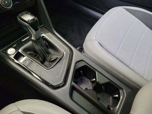Used 2023 Volkswagen Taos SE w/ Panoramic Sunroof Package FWD image 26