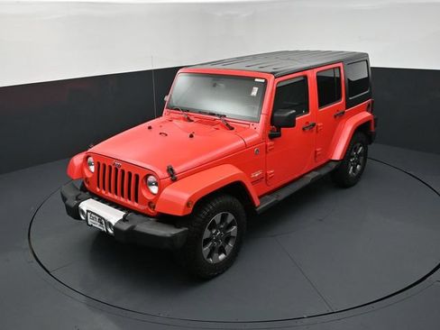 Used 2013 Jeep Wrangler Unlimited Sahara w/ Dual Top Group AWD/4WD image 14