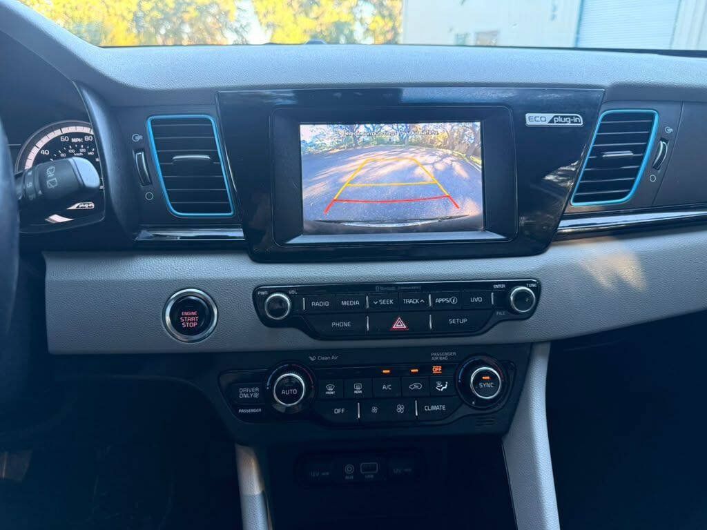 Used 2018 Kia Niro EX FWD image 18