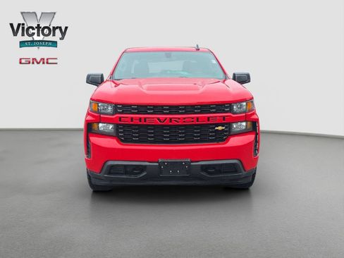 Used 2019 Chevrolet Silverado 1500 Custom w/ Custom Value Package AWD/4WD image 2