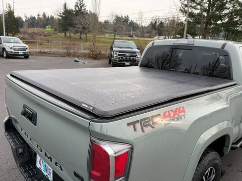 Used 2022 Toyota Tacoma TRD Sport image 26
