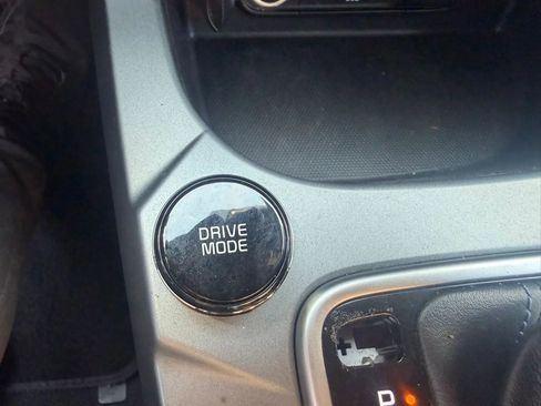 Used 2021 Kia Seltos S FWD image 22