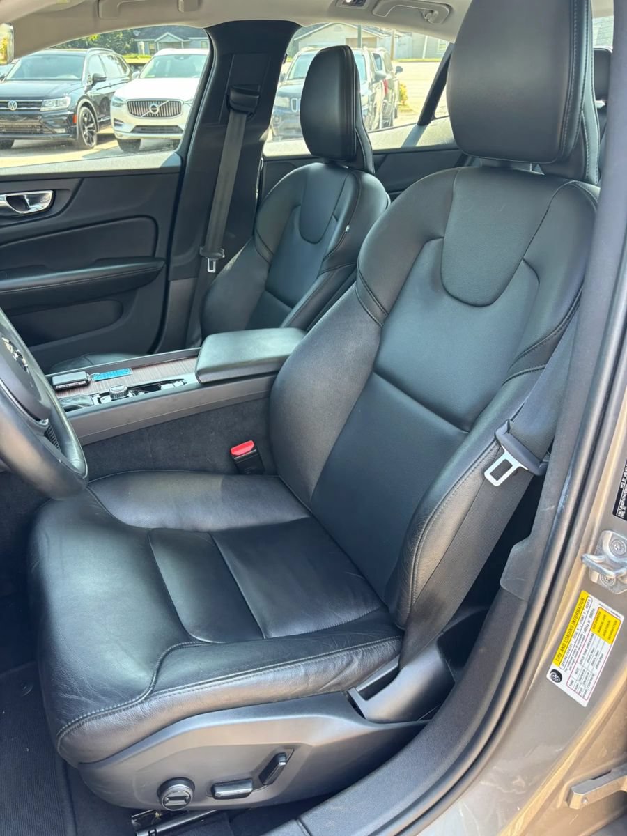Used 2021 Volvo S60 T5 Momentum FWD image 12