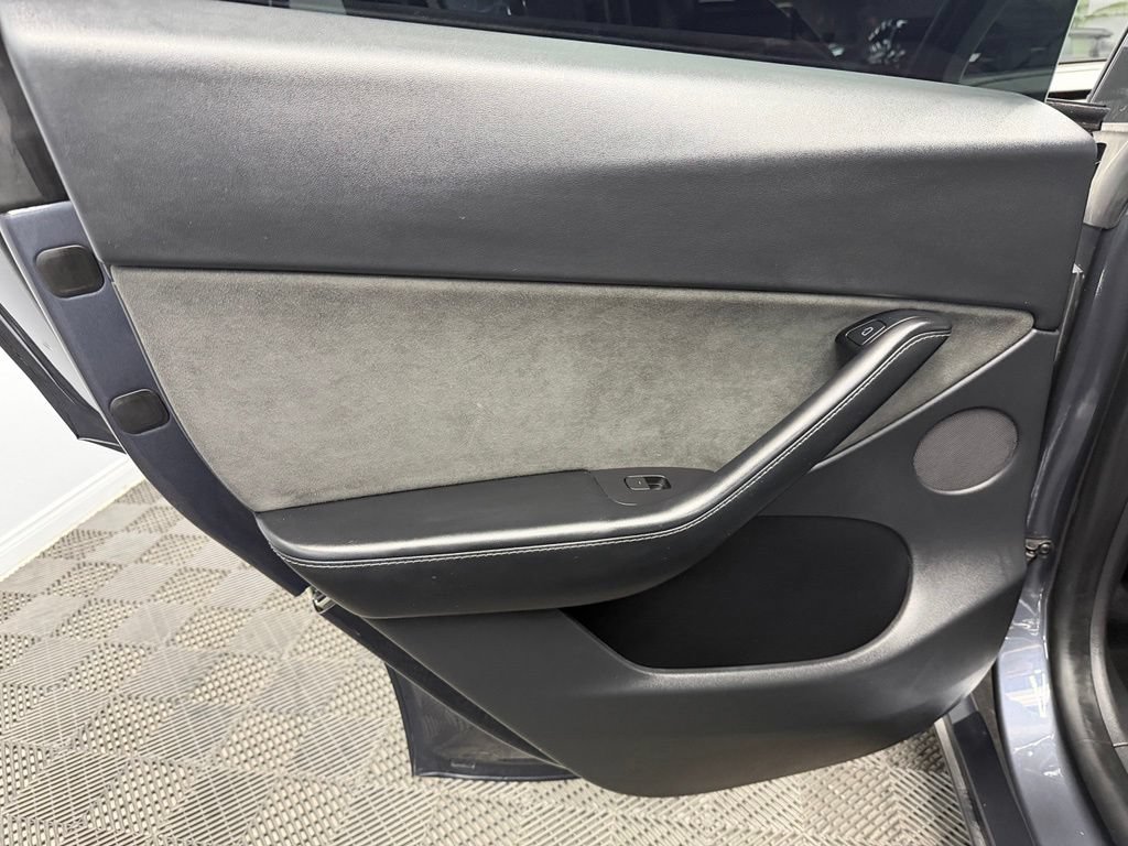 Used 2022 Tesla Model Y Performance AWD/4WD image 38