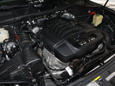 Used 2013 Volkswagen Touareg Sport image 33