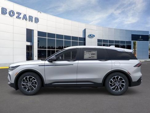 New 2026 Lincoln Nautilus Premier image 3