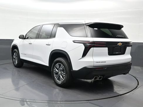 Used 2024 Chevrolet Traverse LS FWD image 3