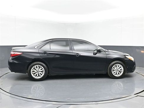 Used 2016 Toyota Camry LE image 15