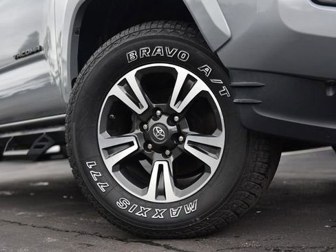 Used 2019 Toyota Tacoma TRD Sport w/ Technology Package AWD/4WD image 3