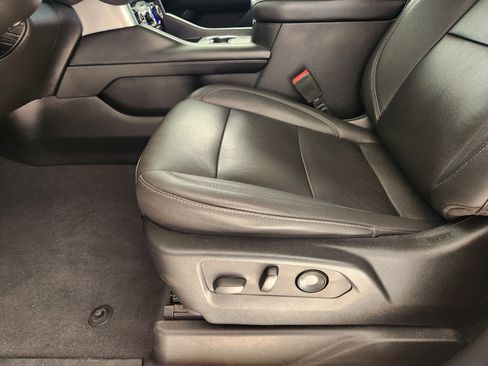 Used 2022 Chevrolet Tahoe LT w/ Luxury Package RWD image 26