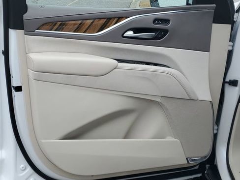 Used 2022 Cadillac Escalade ESV Sport Platinum w/ Heavy-Duty Trailer Package image 9