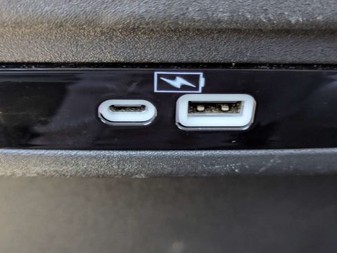 Used 2023 Chrysler Pacifica Touring-L FWD image 10