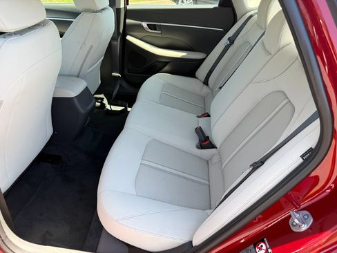 Used 2023 Hyundai Sonata SE w/ Cargo Package FWD image 18