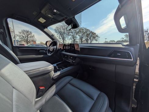 Used 2025 Chevrolet Tahoe LT image 32