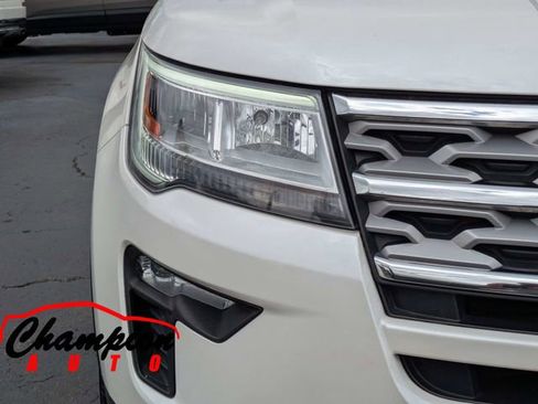 Used 2019 Ford Explorer Limited w/ Ford Safe & Smart Package image 11