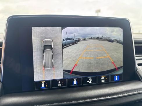 Used 2024 Chevrolet Tahoe Z71 w/ Luxury Package image 19