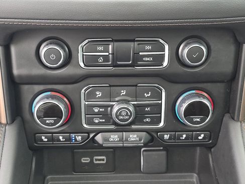 Used 2024 Chevrolet Tahoe High Country AWD/4WD image 22