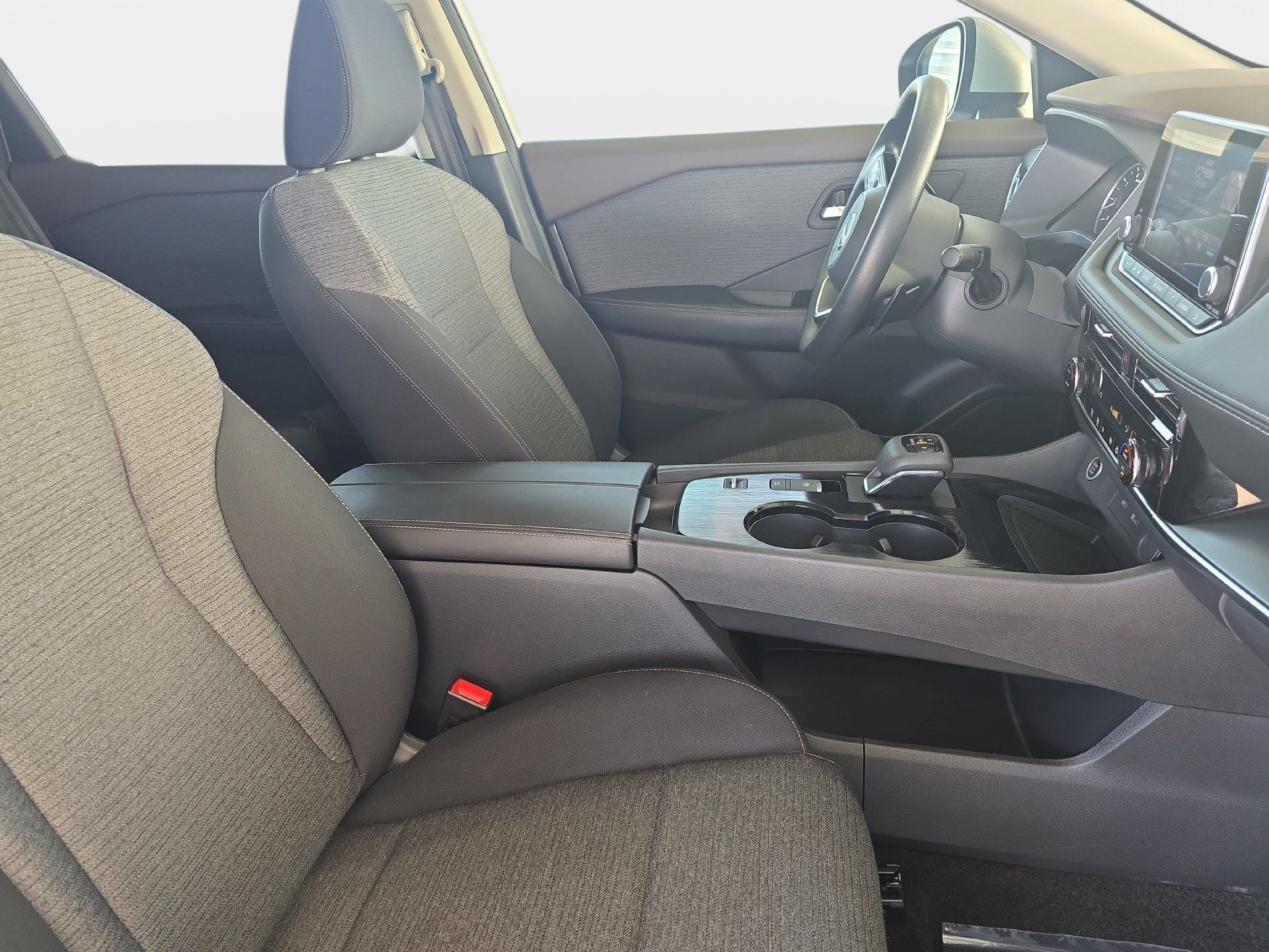 Used 2023 Nissan Rogue SV FWD image 10