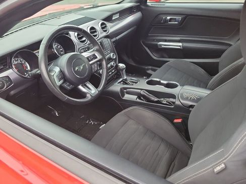Used 2016 Ford Mustang Coupe image 3
