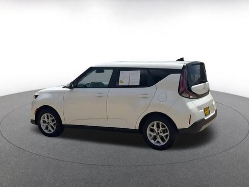 Used 2025 Kia Soul LX w/ LX Technology Package FWD image 10